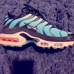 Nike Air Max Plus SE Clear Emerald
